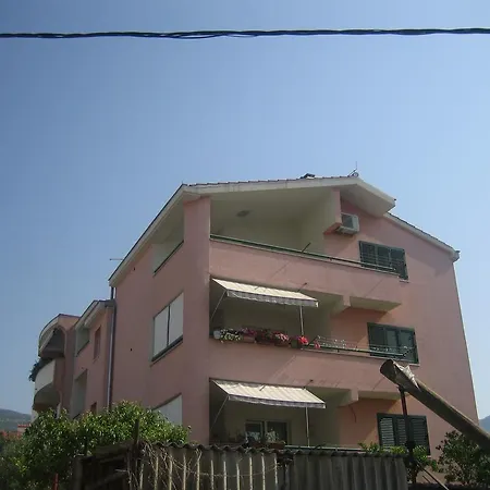 Ivo דירה *